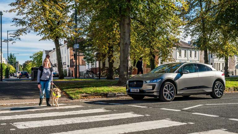 H Jaguar λύνει το πρόβλημα των ηλεκτρικών αυτοκινήτων